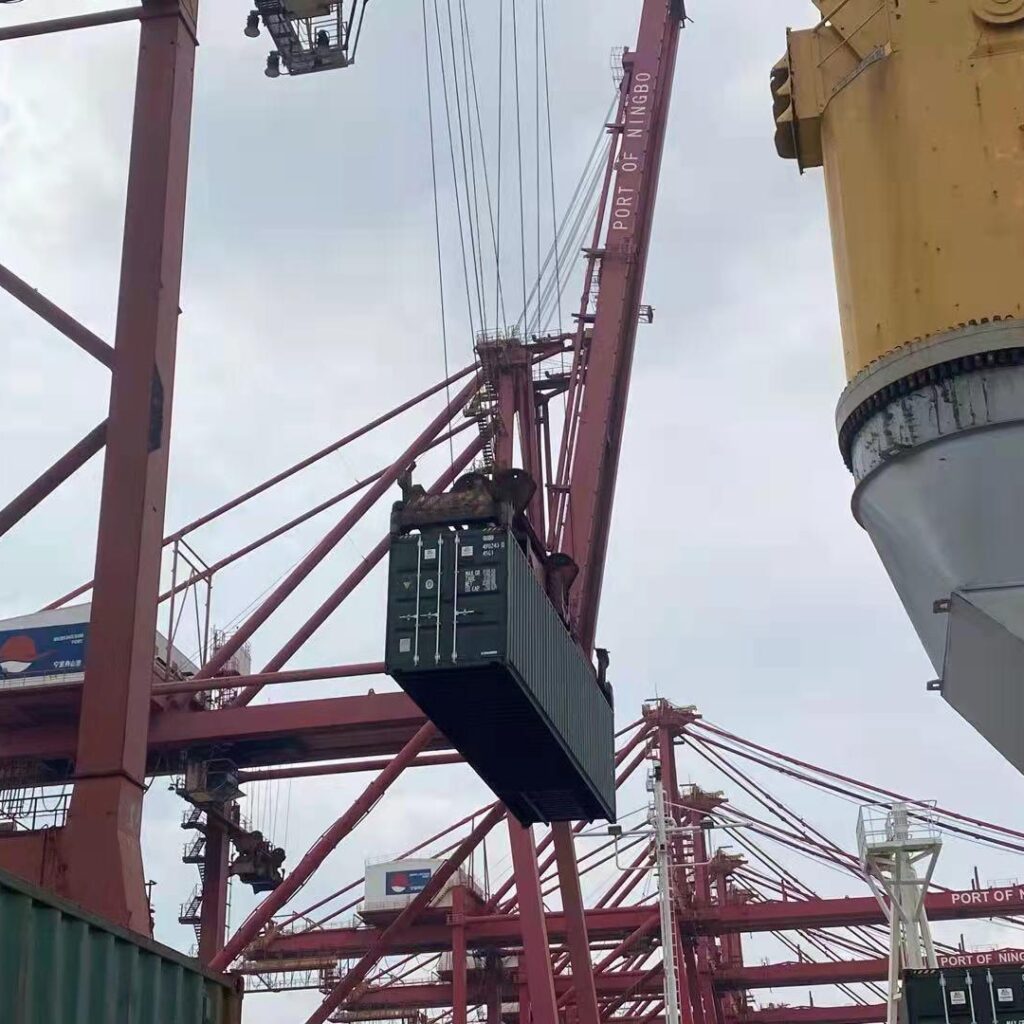 Container cargo handling at international port